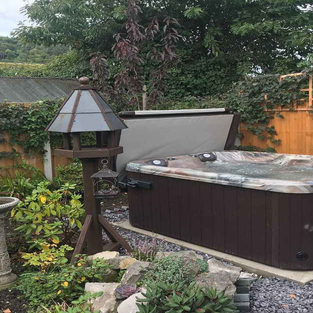 Quattro Hot Tub 4-Person Spa
